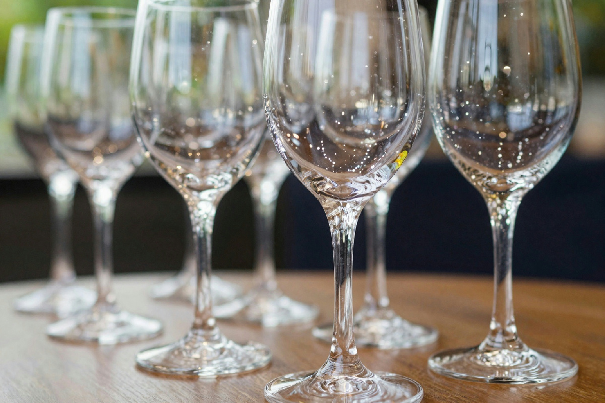 Bicchieri opachi? Scopri un trucco semplice e veloce per farli tornare a brillare come nuovi